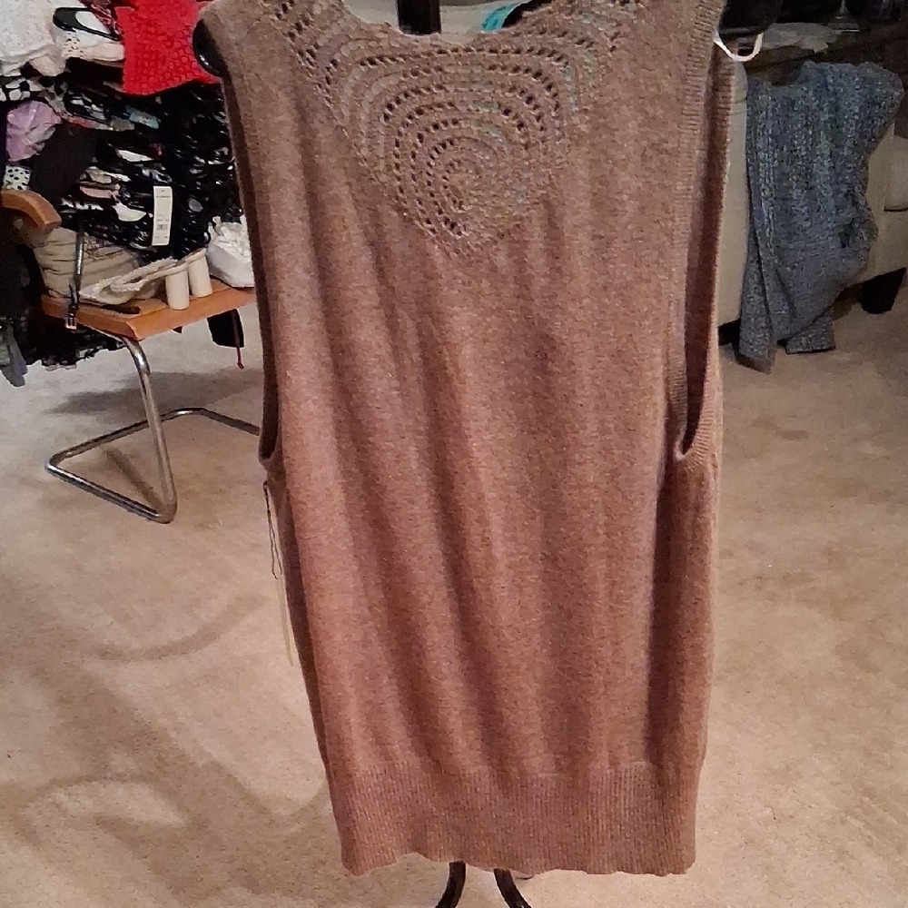 Vertigo Paris Taupe V-Neck Sleeveless Sweater - Picture 7 of 8